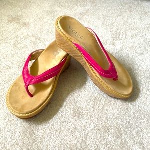PINK Vionic wedge flip flops - size 8